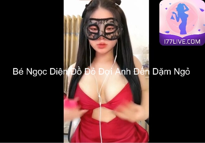 Bé Ngọc Diện Đồ Đỏ Đợi Anh Đến Dặm Ngỏ 1